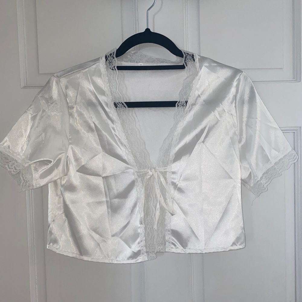 White lace tie crop top